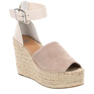 Gianni Bini | Big Spender Wedge Heeled Espadrille in Gris Taupe